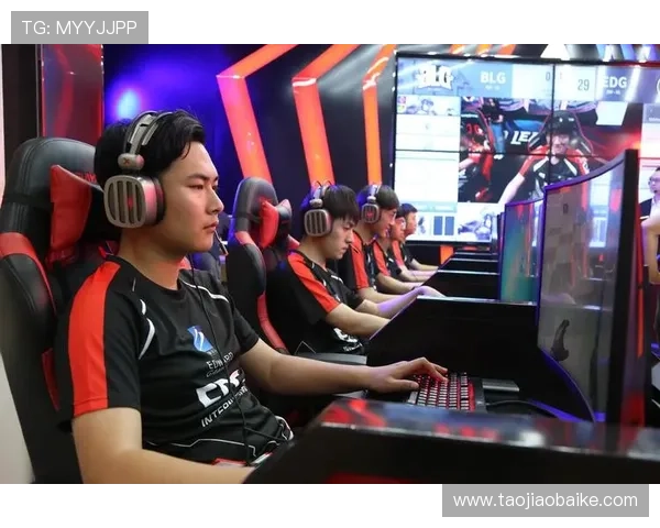 《全球电竞赛事激烈竞争升级 新兴战队崭露头角引发热议》