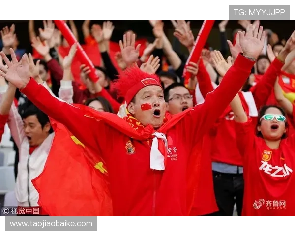 国足奋力鏖战逆转取胜展现团队精神掀起全国球迷热烈欢呼