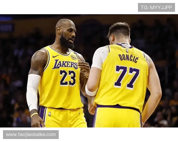 詹姆斯再创里程碑率湖人逆转勇士全场砍下三双震撼全联盟 詹姆斯再创里程碑率湖人逆转勇士全场砍下三双震撼全联盟