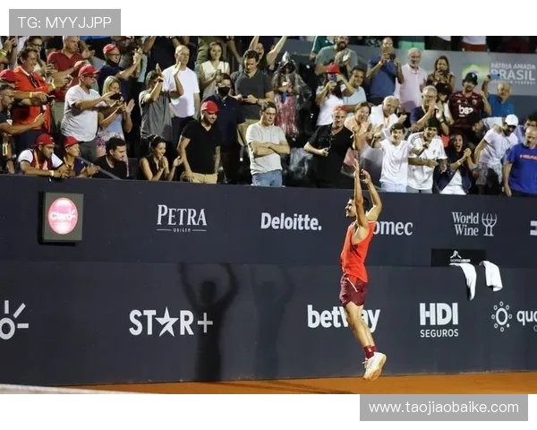 网球巨星阿尔卡拉斯夺得2025年美国公开赛冠军 打破多项纪录震撼全场